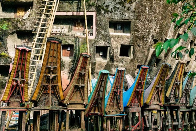 Menjelajahi Dataran Tinggi Toraja yang Mistis